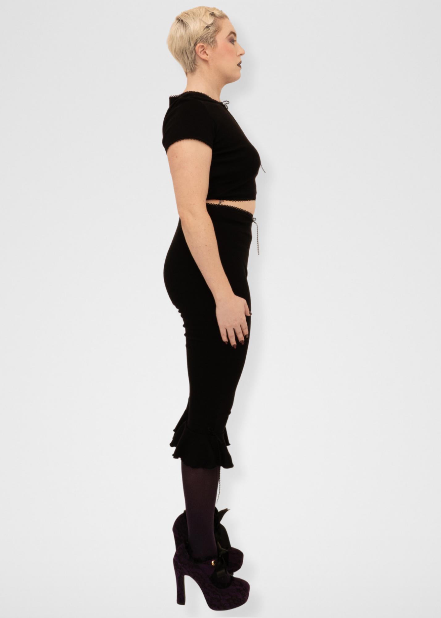 Organic Cotton Ribbed Ruffled Hem Capris - Black