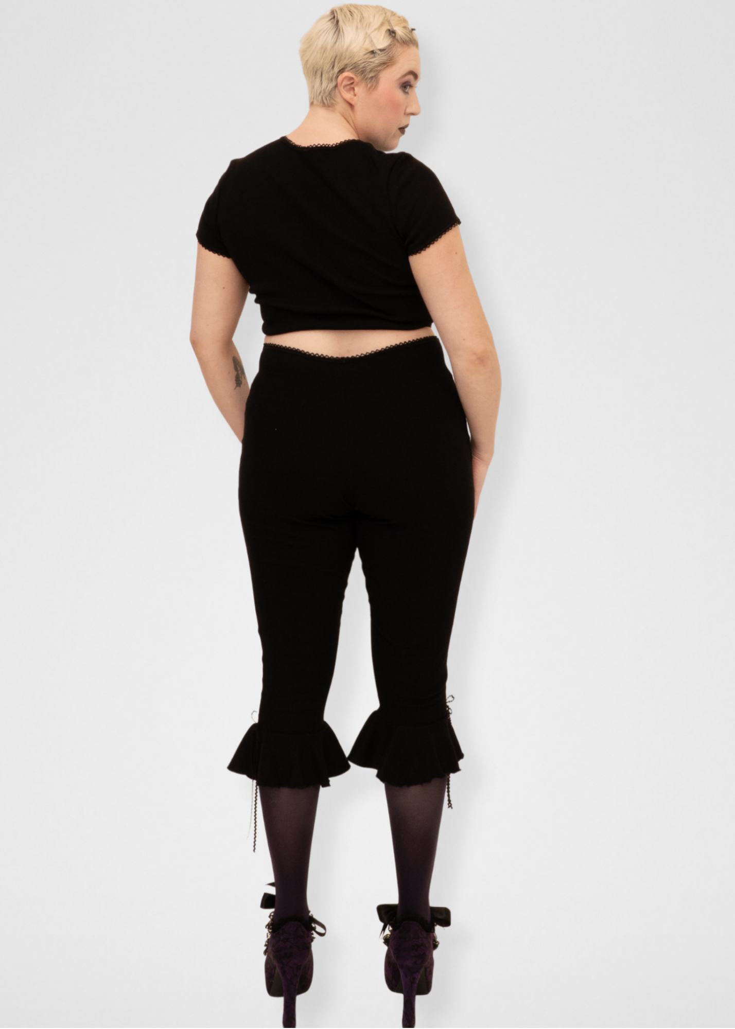 Organic Cotton Ribbed Ruffled Hem Capris - Black