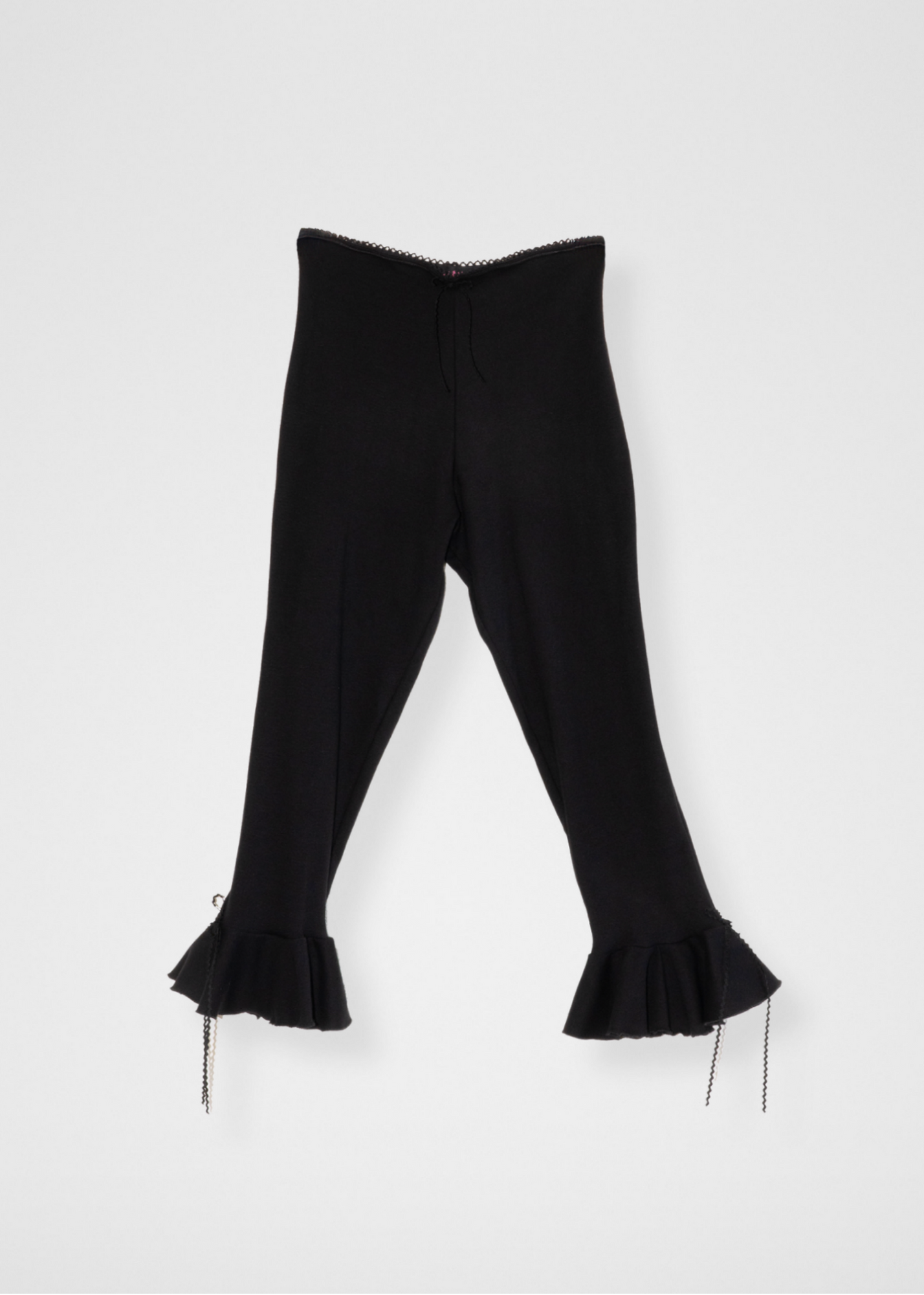 Organic Cotton Ribbed Ruffled Hem Capris - Black