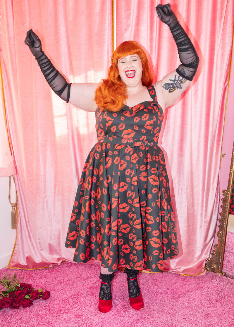The Marilyn Full Circle Dress - Filakia Kisses Print - Black & Red